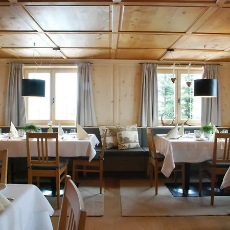 Alpenfluh Gæstehus 4*
