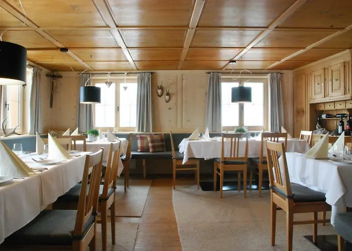 Πανσιόν Alpenfluh 4*